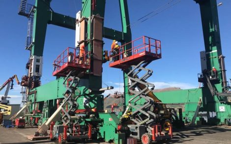 566db2aa 5dca 4e8a a6cc 5fd5c68c0ccd 470x294 - Lyttelton Port Crane Raising